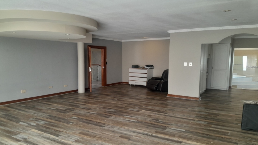 6 Bedroom Property for Sale in Vanderbijlpark SW 5 Gauteng