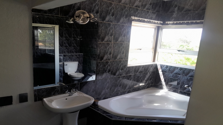 6 Bedroom Property for Sale in Vanderbijlpark SW 5 Gauteng