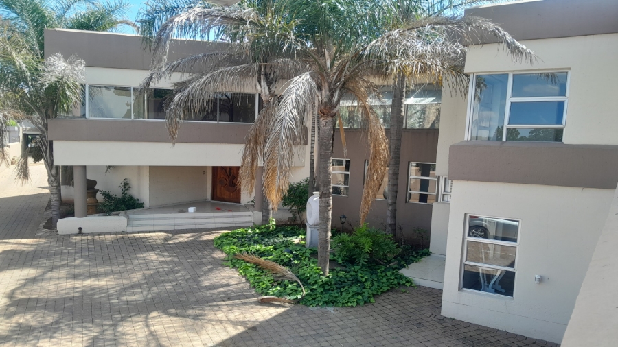 6 Bedroom Property for Sale in Vanderbijlpark SW 5 Gauteng