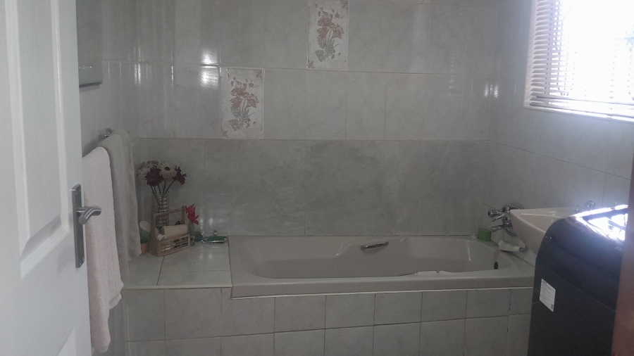 3 Bedroom Property for Sale in Bedworth Park Gauteng