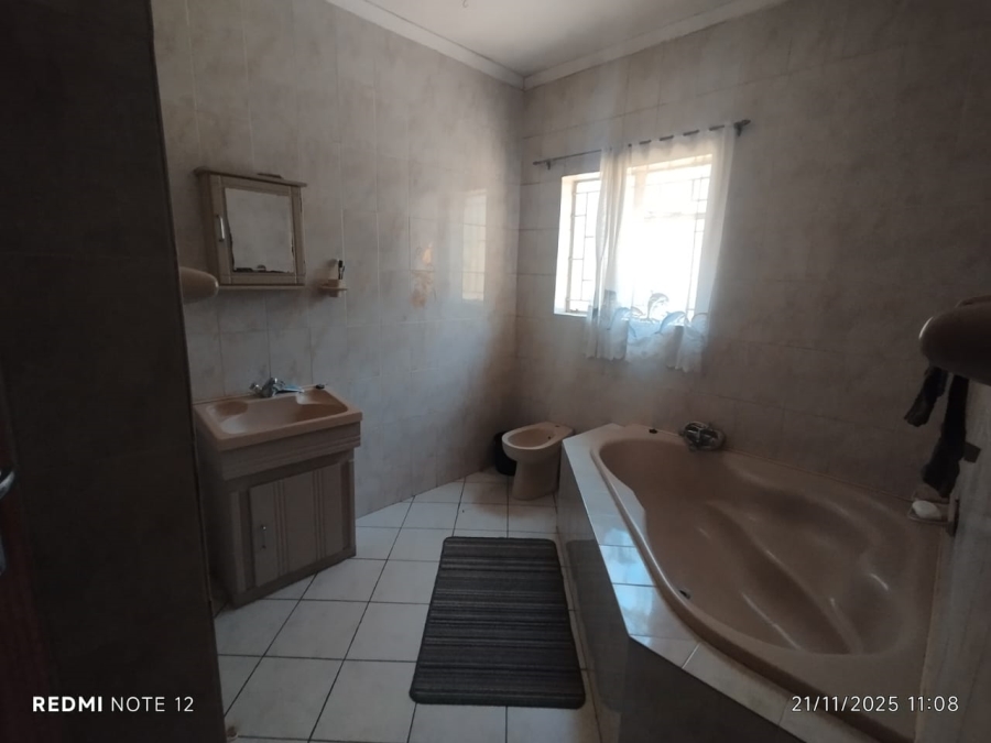 4 Bedroom Property for Sale in Staalrus Gauteng