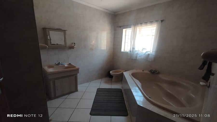 4 Bedroom Property for Sale in Staalrus Gauteng
