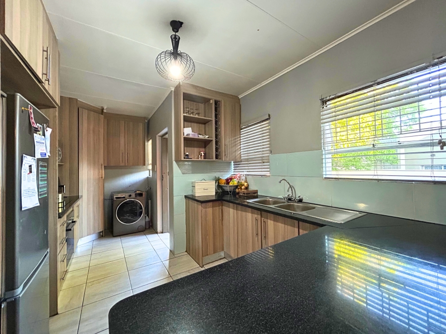 3 Bedroom Property for Sale in Die Hoewes Gauteng