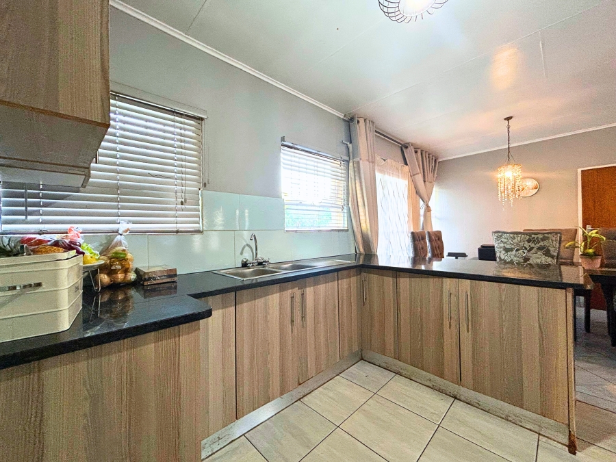 3 Bedroom Property for Sale in Die Hoewes Gauteng