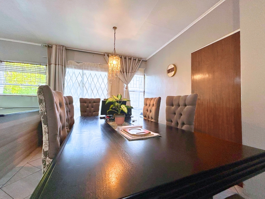 3 Bedroom Property for Sale in Die Hoewes Gauteng