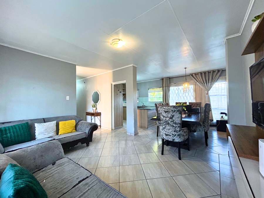 3 Bedroom Property for Sale in Die Hoewes Gauteng