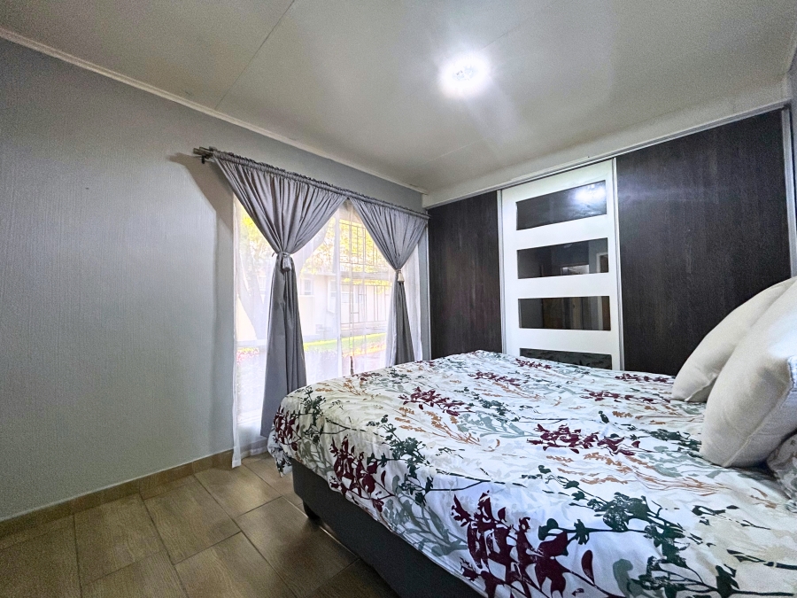 3 Bedroom Property for Sale in Die Hoewes Gauteng