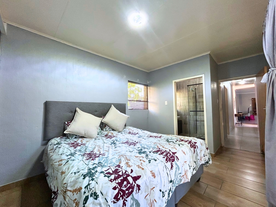 3 Bedroom Property for Sale in Die Hoewes Gauteng