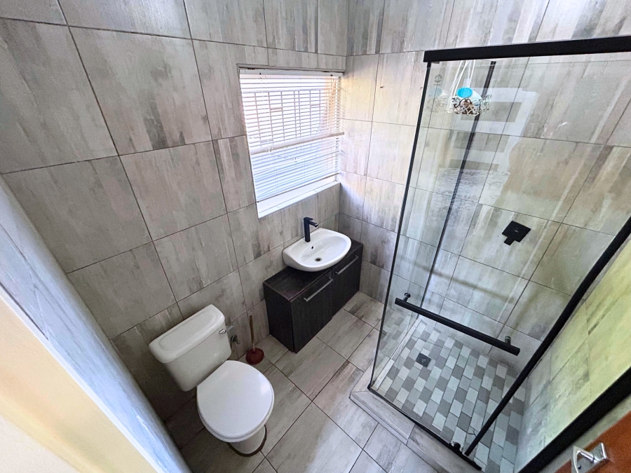 3 Bedroom Property for Sale in Die Hoewes Gauteng