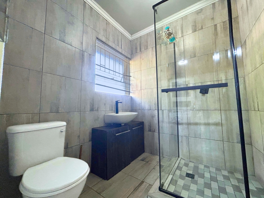 3 Bedroom Property for Sale in Die Hoewes Gauteng