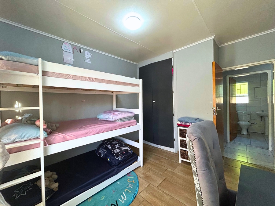 3 Bedroom Property for Sale in Die Hoewes Gauteng