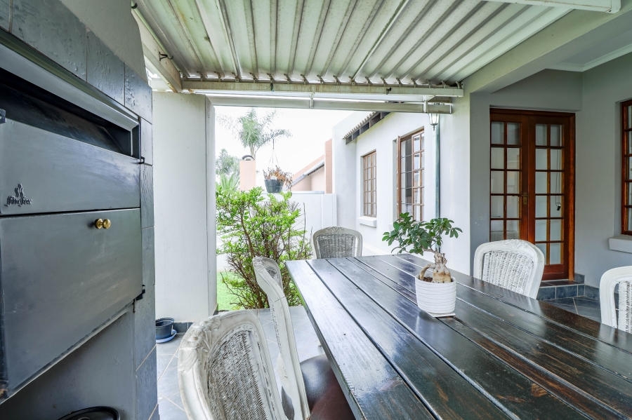 3 Bedroom Property for Sale in Thatchfield Estate Gauteng