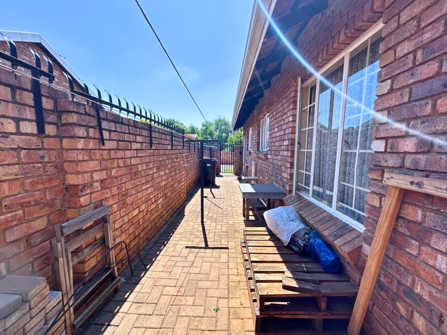 3 Bedroom Property for Sale in Hennopspark Gauteng