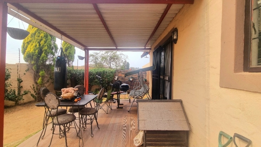 To Let 2 Bedroom Property for Rent in Noordwyk Gauteng