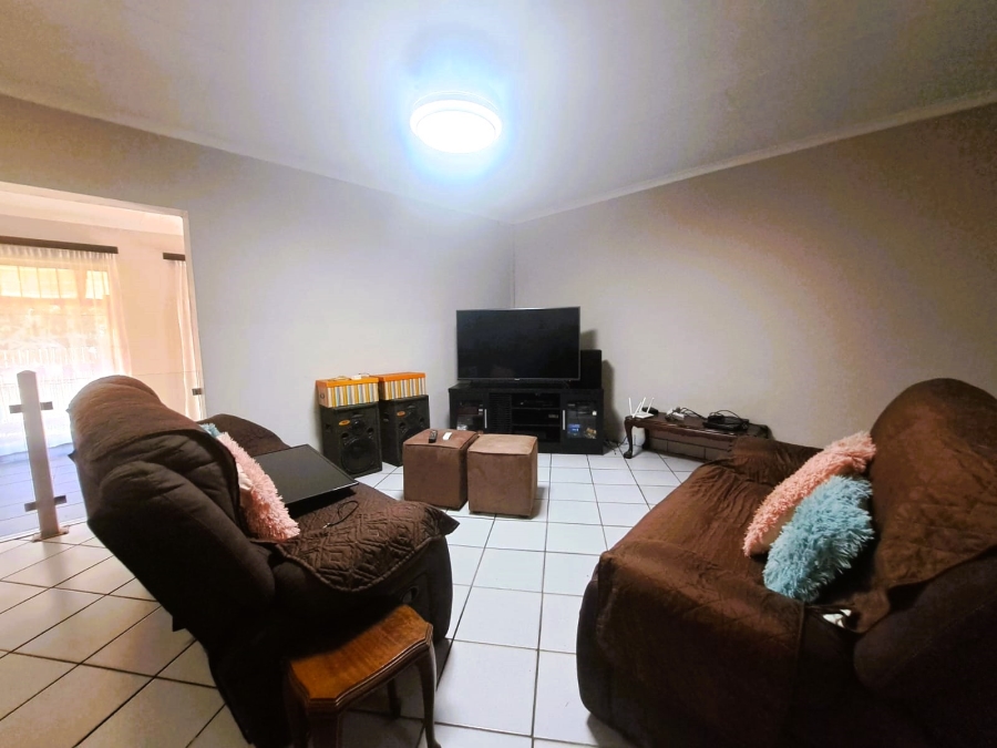 3 Bedroom Property for Sale in Falcon Ridge Gauteng