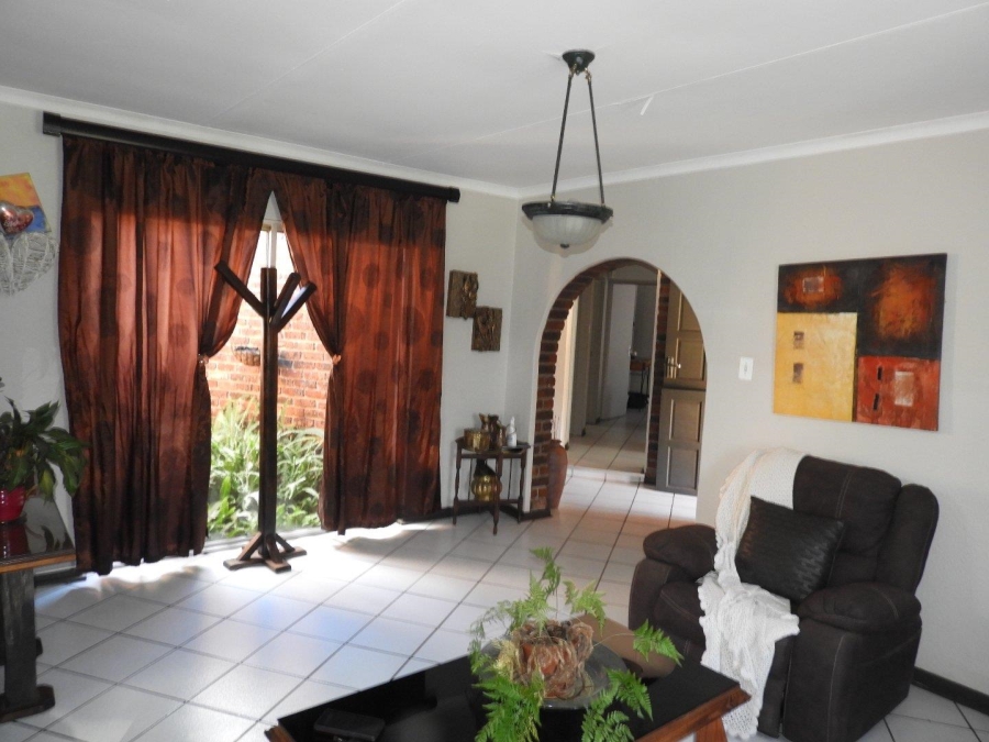 3 Bedroom Property for Sale in Falcon Ridge Gauteng