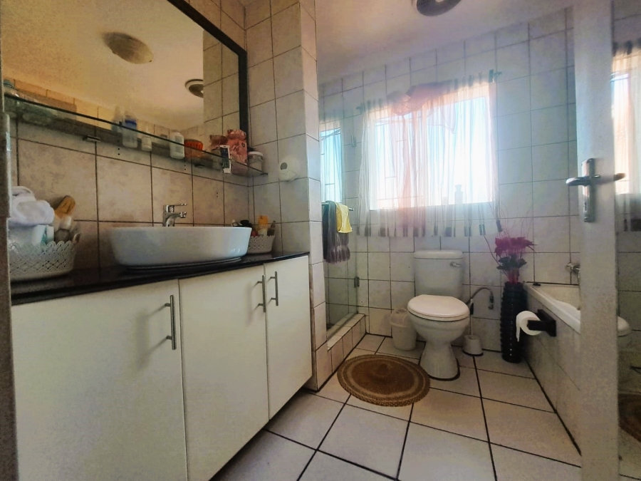 3 Bedroom Property for Sale in Falcon Ridge Gauteng