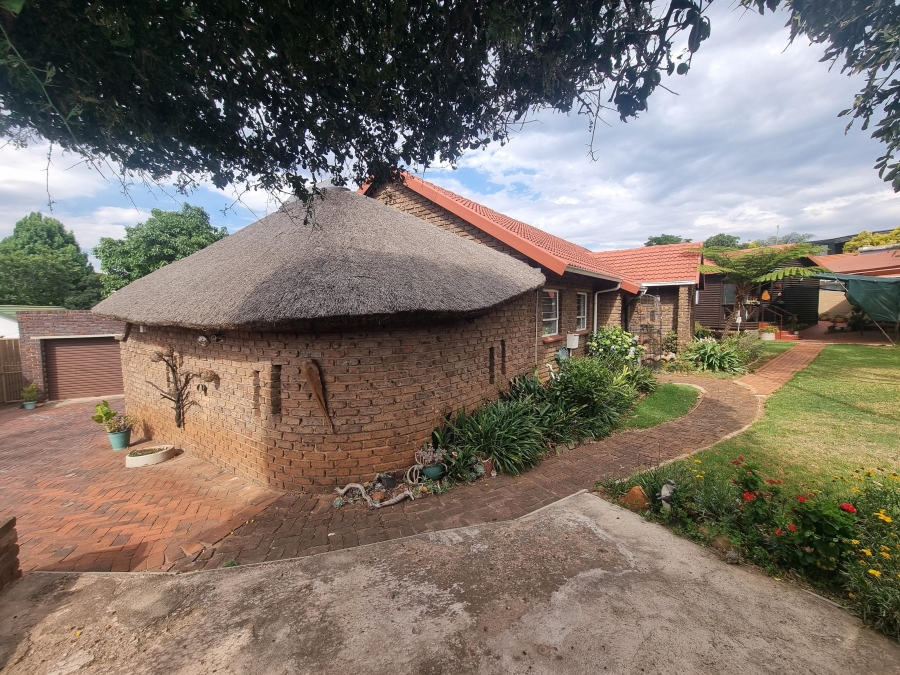 3 Bedroom Property for Sale in Florida Glen Gauteng