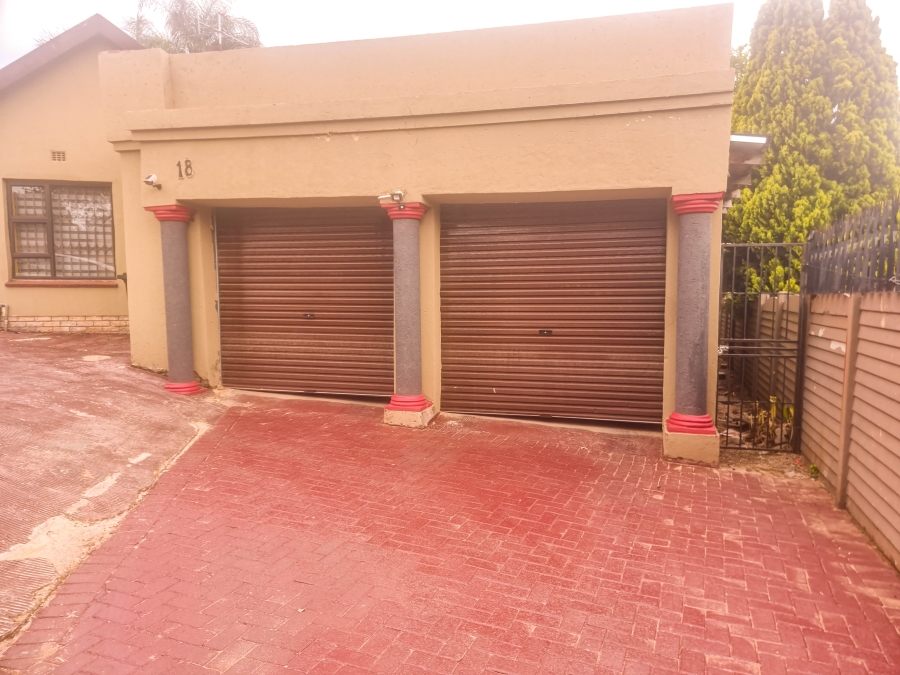 To Let 3 Bedroom Property for Rent in Lindhaven Gauteng