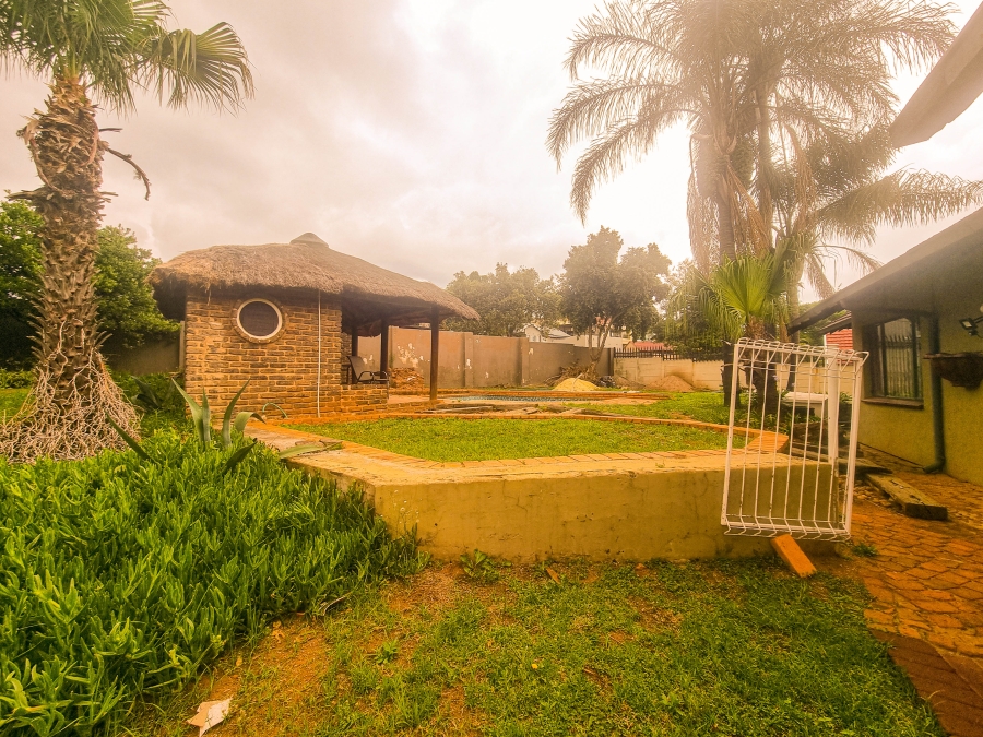 To Let 3 Bedroom Property for Rent in Lindhaven Gauteng