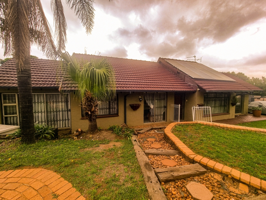 To Let 3 Bedroom Property for Rent in Lindhaven Gauteng