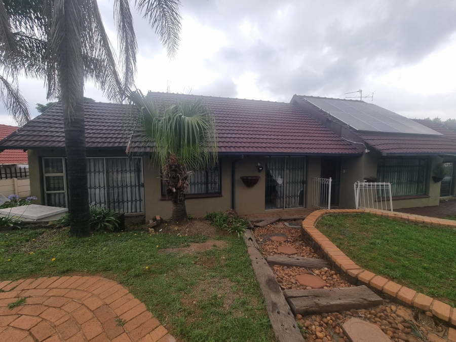 To Let 3 Bedroom Property for Rent in Lindhaven Gauteng