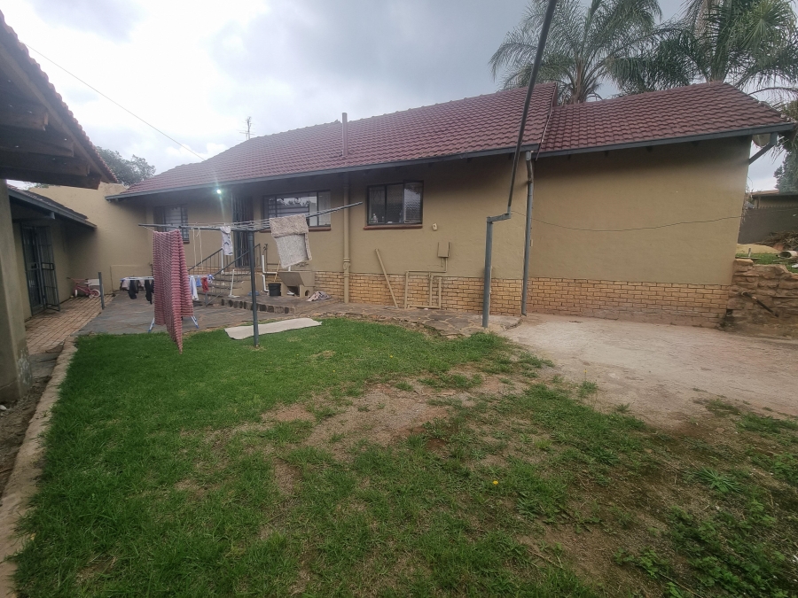 To Let 3 Bedroom Property for Rent in Lindhaven Gauteng