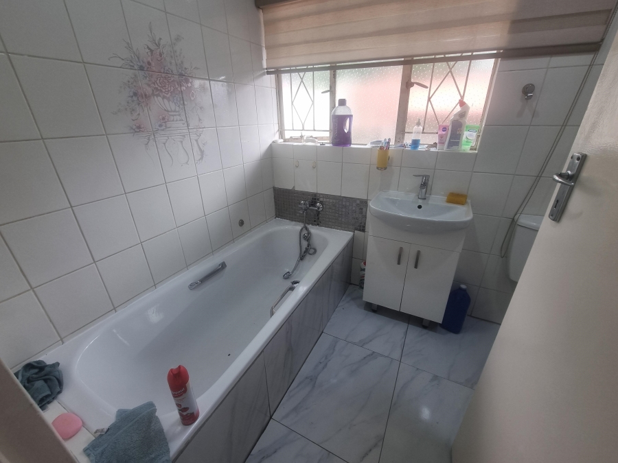 To Let 3 Bedroom Property for Rent in Lindhaven Gauteng