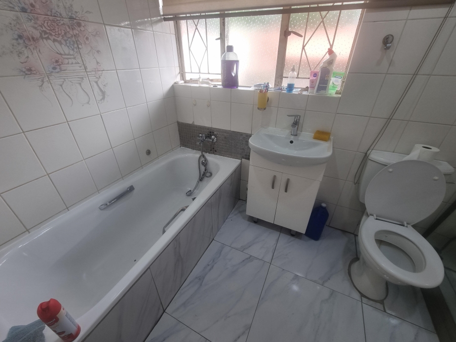 To Let 3 Bedroom Property for Rent in Lindhaven Gauteng