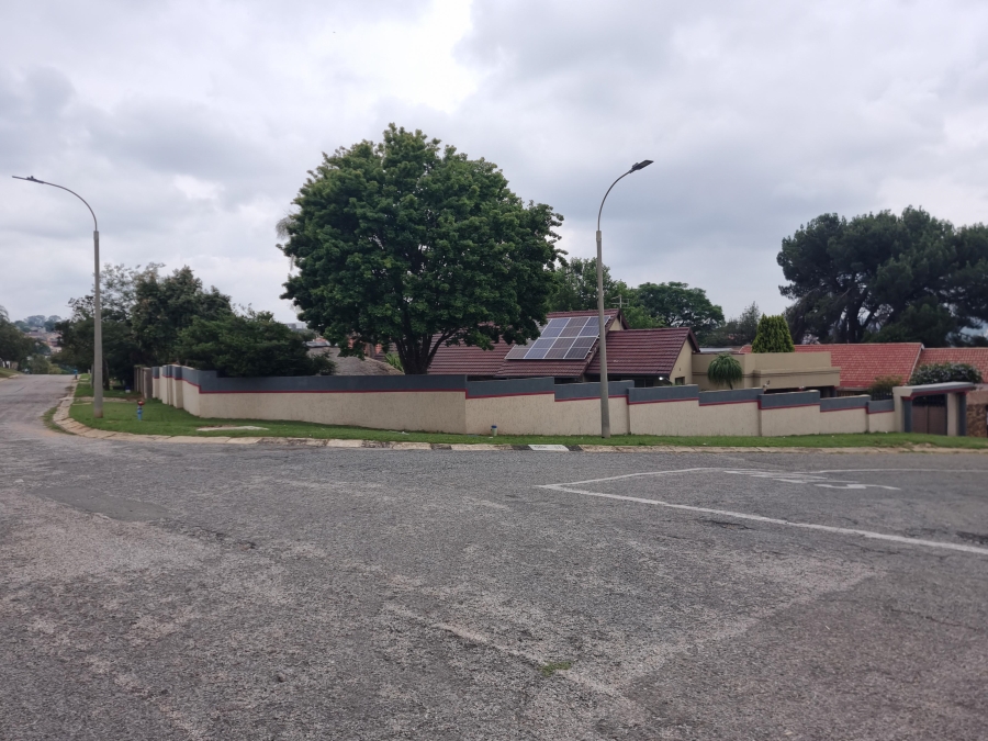 To Let 3 Bedroom Property for Rent in Lindhaven Gauteng