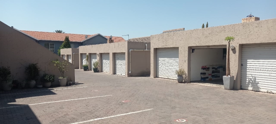 2 Bedroom Property for Sale in New Redruth Gauteng