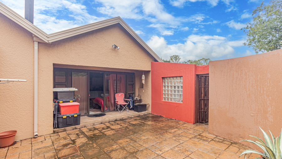 4 Bedroom Property for Sale in Alberante Gauteng