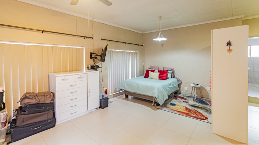 4 Bedroom Property for Sale in Alberante Gauteng