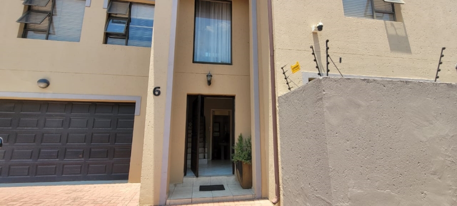3 Bedroom Property for Sale in New Redruth Gauteng