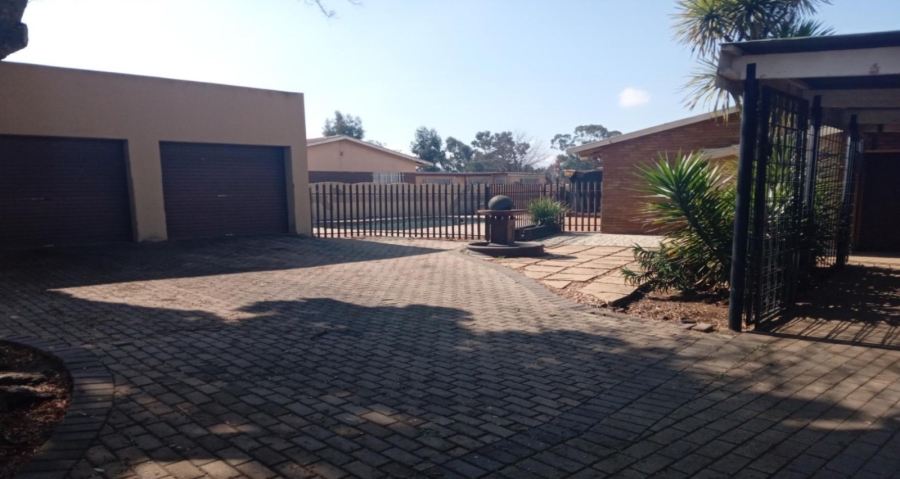 3 Bedroom Property for Sale in Strubenvale Gauteng