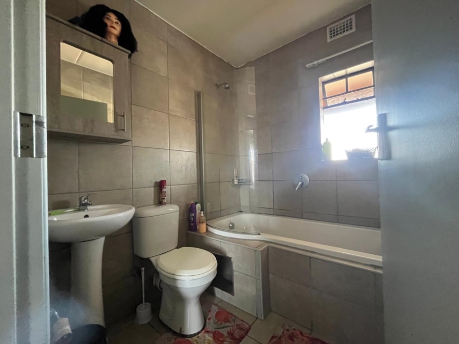 2 Bedroom Property for Sale in Montana Tuine Gauteng