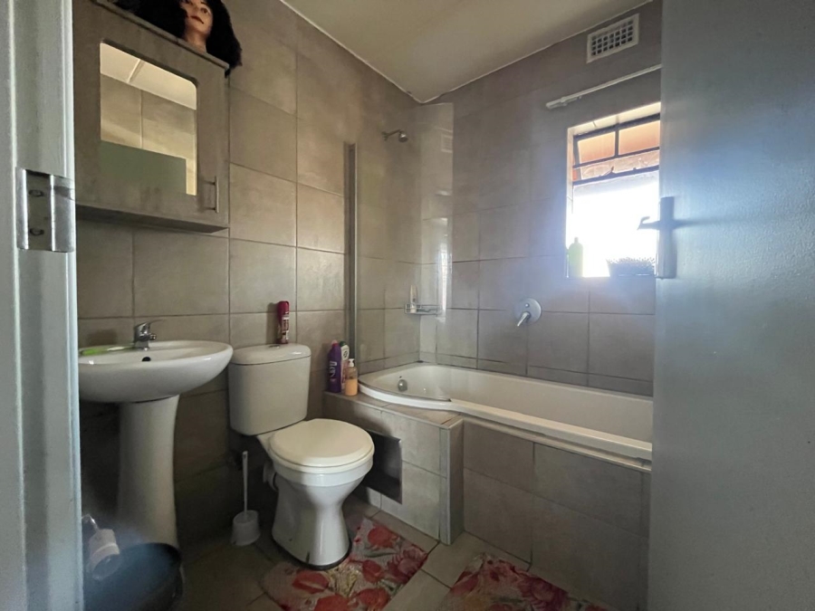 2 Bedroom Property for Sale in Montana Tuine Gauteng