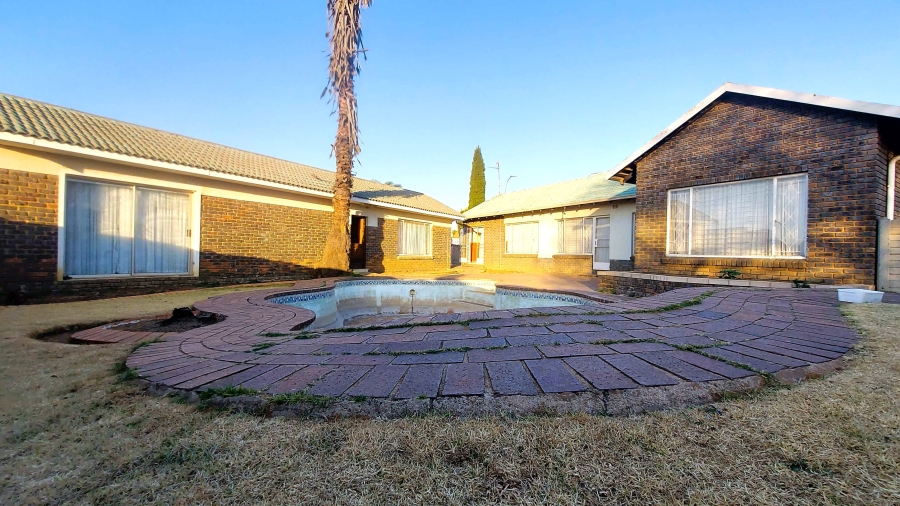 3 Bedroom Property for Sale in Crystal Park Gauteng