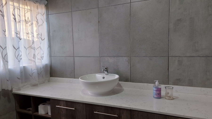 3 Bedroom Property for Sale in Crystal Park Gauteng