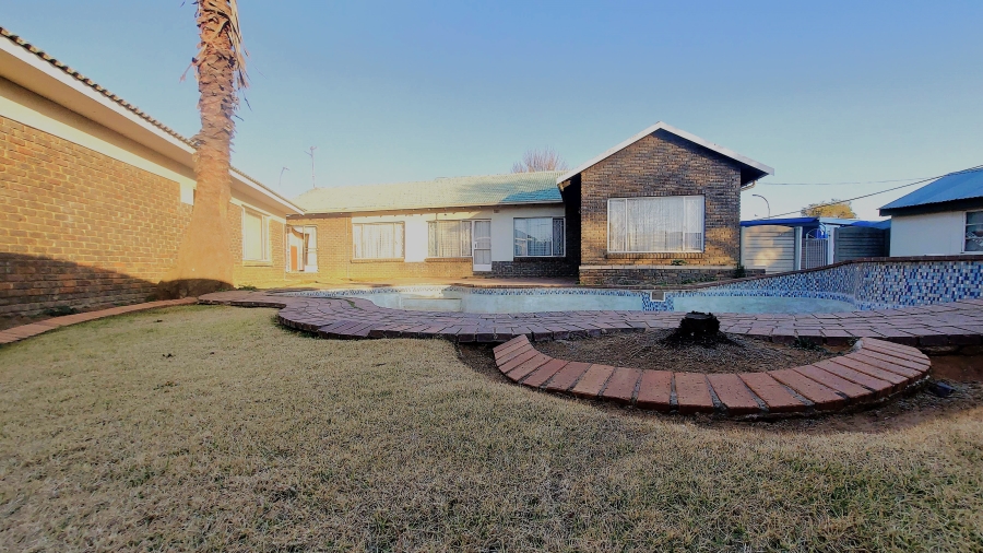 3 Bedroom Property for Sale in Crystal Park Gauteng