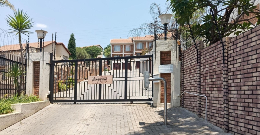2 Bedroom Property for Sale in La Montagne Gauteng