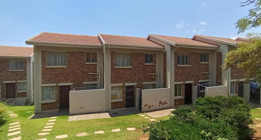 2 Bedroom Property for Sale in La Montagne Gauteng