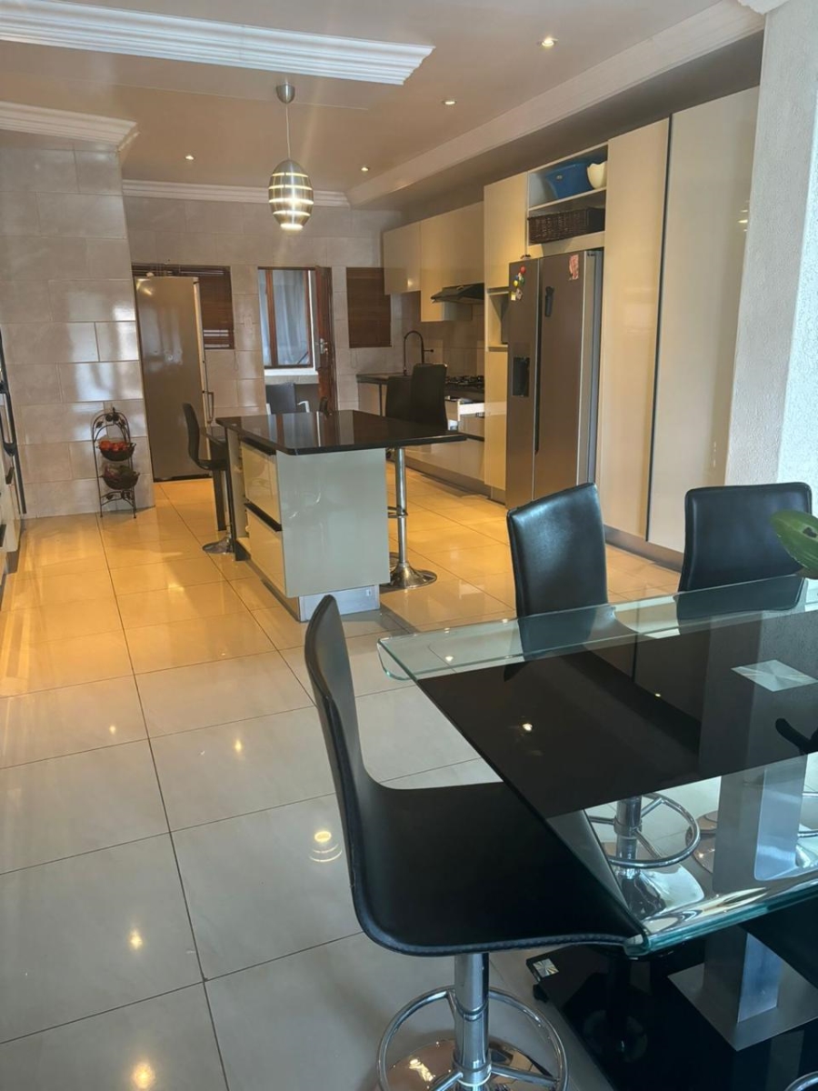 5 Bedroom Property for Sale in Magaliesberg Country Estate Gauteng