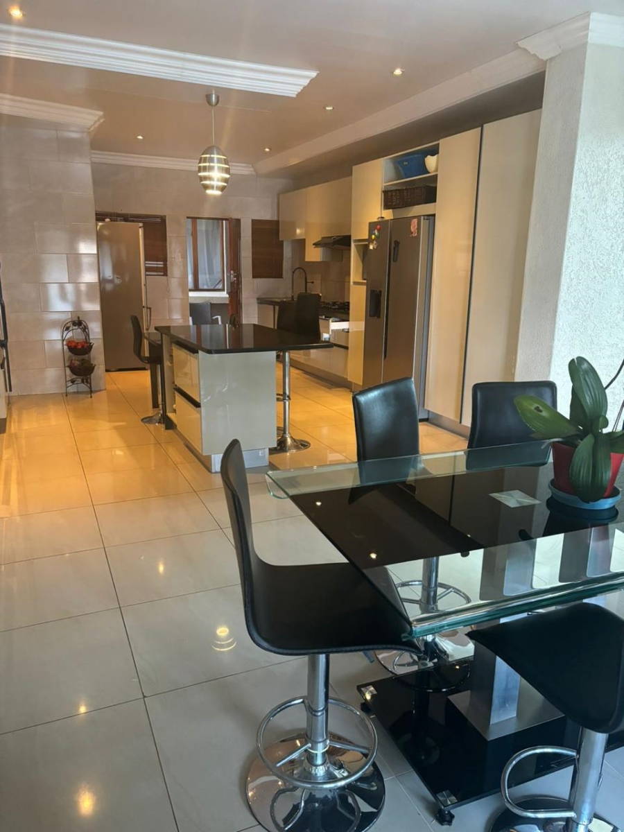 5 Bedroom Property for Sale in Magaliesberg Country Estate Gauteng