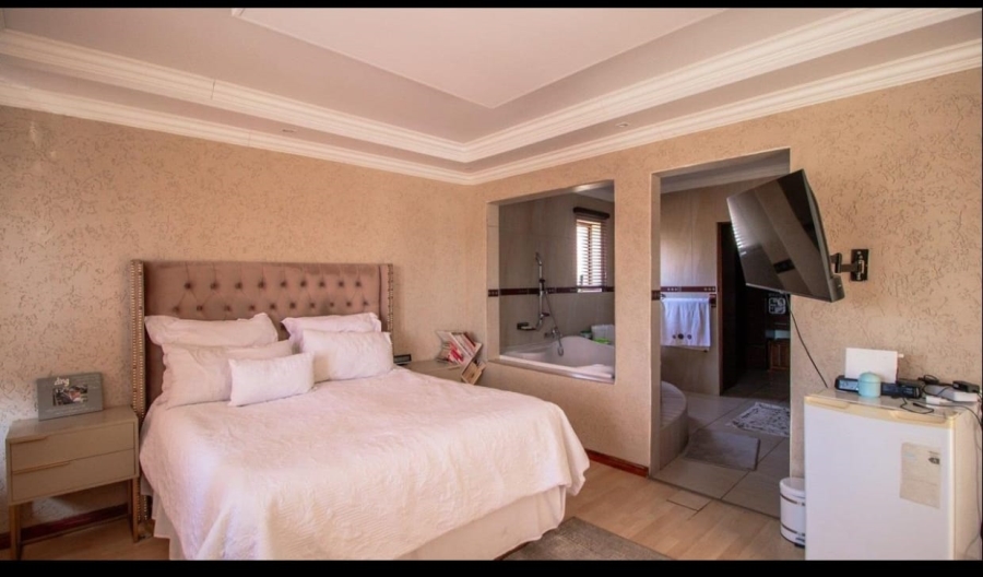 5 Bedroom Property for Sale in Magaliesberg Country Estate Gauteng