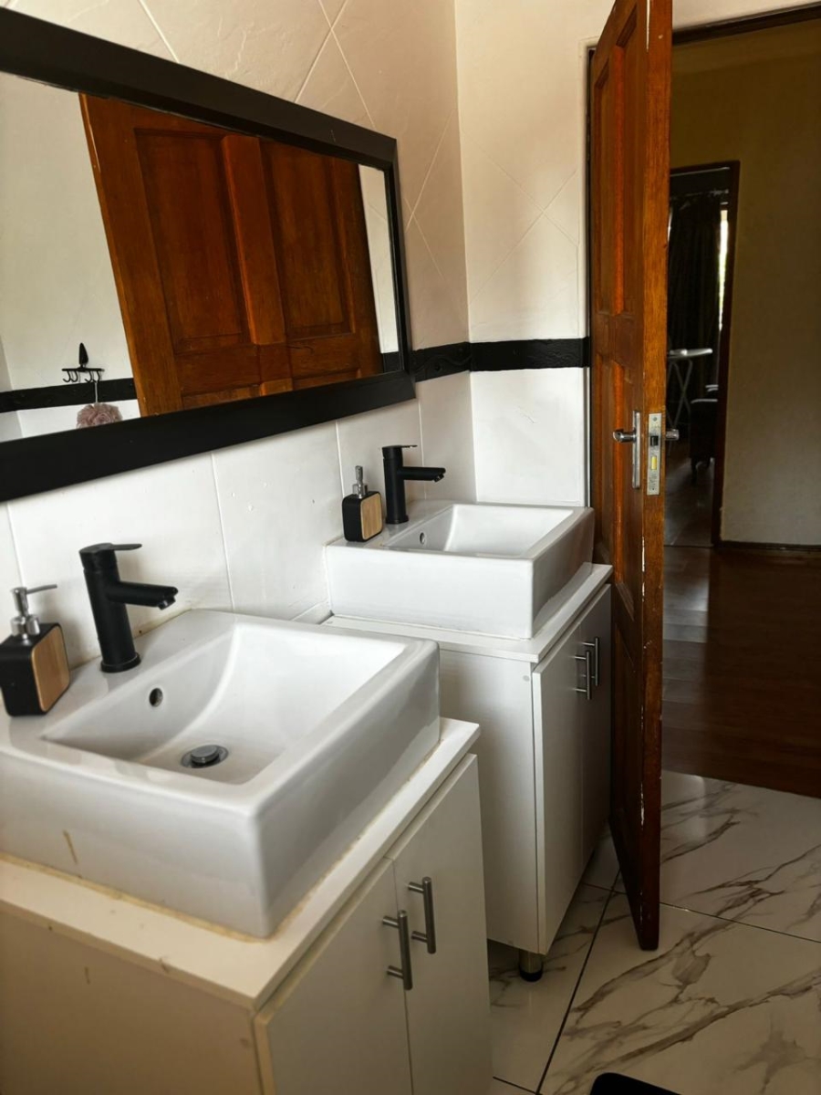 5 Bedroom Property for Sale in Magaliesberg Country Estate Gauteng