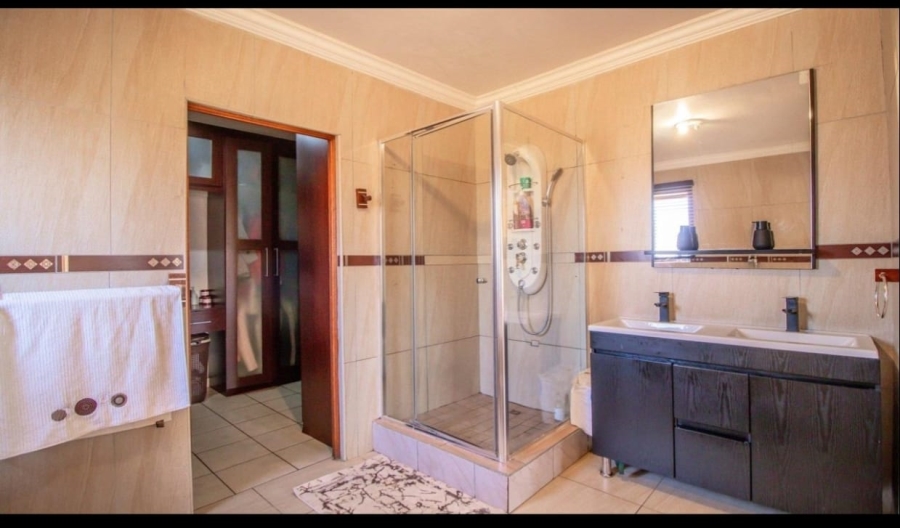 5 Bedroom Property for Sale in Magaliesberg Country Estate Gauteng