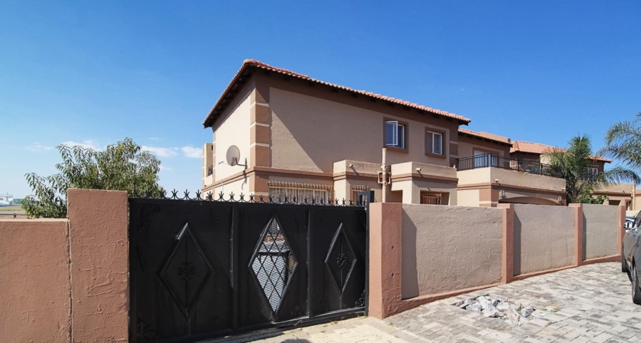 3 Bedroom Property for Sale in Noordwyk Gauteng