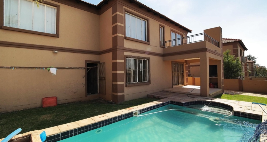 3 Bedroom Property for Sale in Noordwyk Gauteng