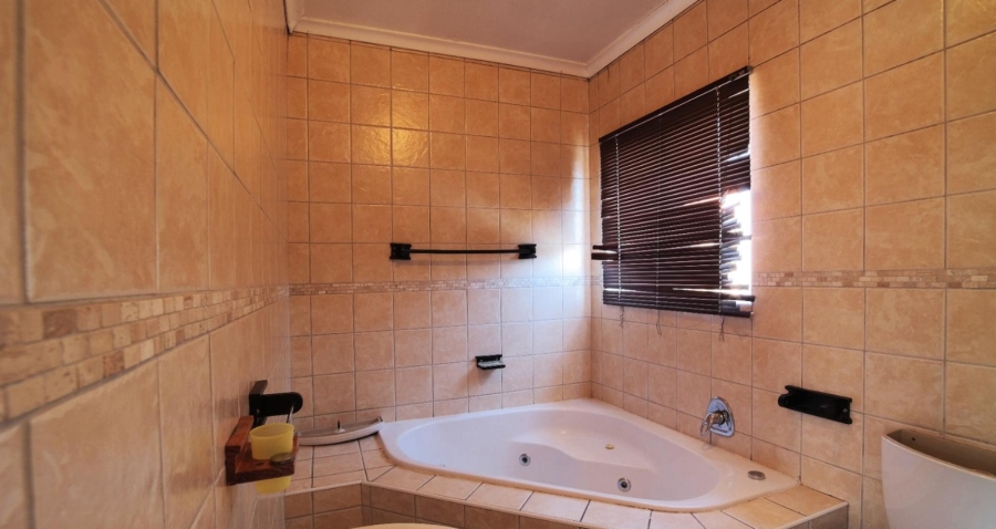 3 Bedroom Property for Sale in Noordwyk Gauteng